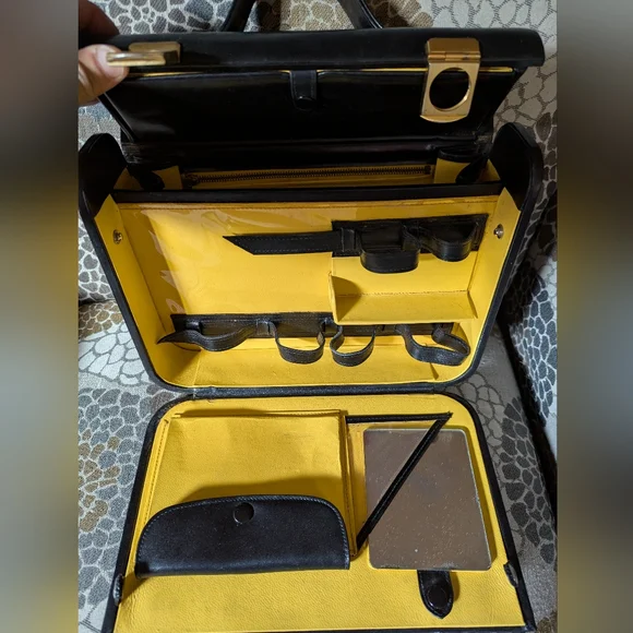 Vintage Greta Italian leather train case/cosmetic bag - Picture 1 of 15